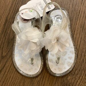 New Toddler Girls Sandals      Size 7
